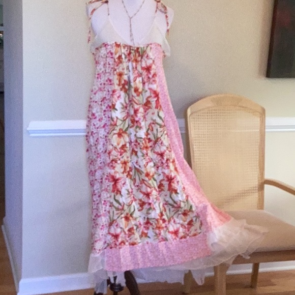 Artisan Deluxe Dresses & Skirts - Beautiful Artisan Deluxe⭐️ boho dress in mixed floral prints lined /triple lace